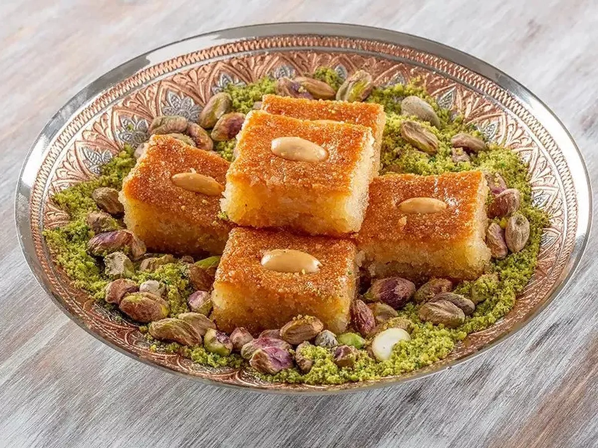 Golden pieces of Kalb el Louz decorated with almonds.